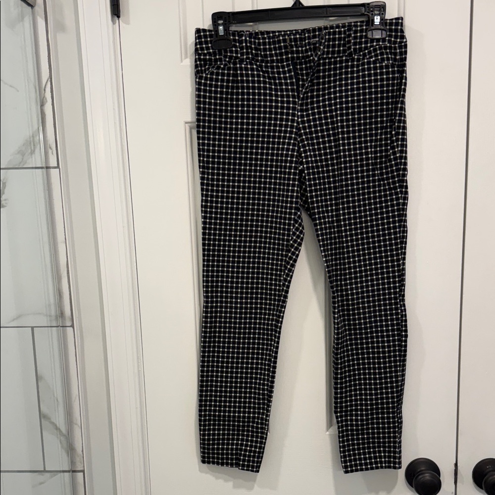 Old Navy Black and White Plaid Pixie Ankle Pants